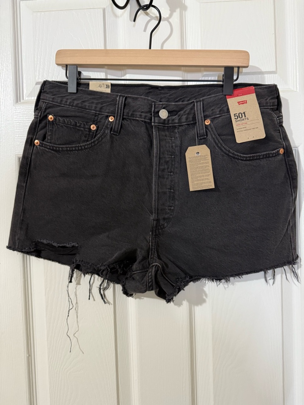 NWT Levi's 501 Black High-Rise Cutoff Denim Shorts Size 32